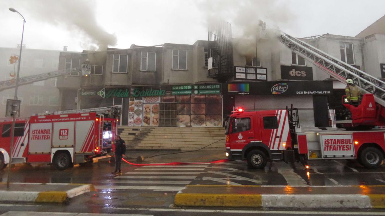 Sultanbeyli'de iş yerinin deposunda yangın çıktı!