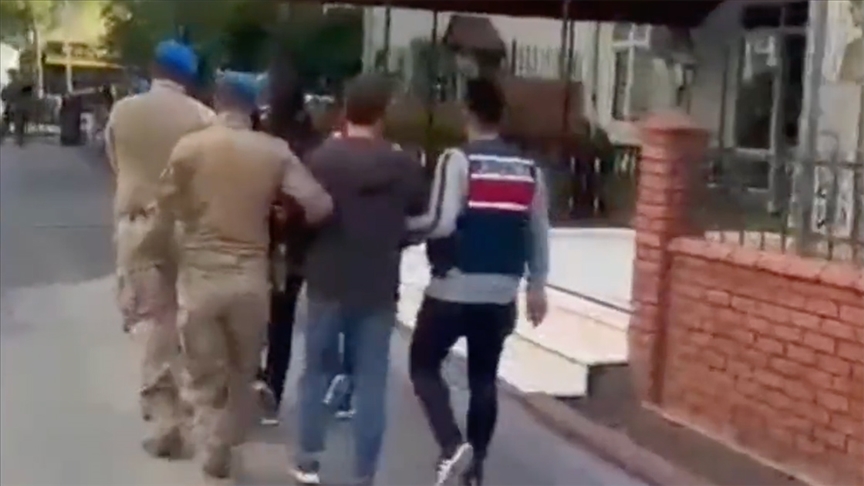 "Çember Operasyonları" kapsamında arama kaydı bulunan 2 bin 136 kişi yakalandı