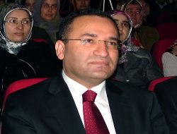 Ak Parti Grup Başkan Vekili Bozdağ: Milletin Anayasa Değişikliği Problemi Meclis'te Çözülmelidir