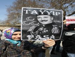 Genç Siviller'den Başbakan'a Fotoğraflı Tepki