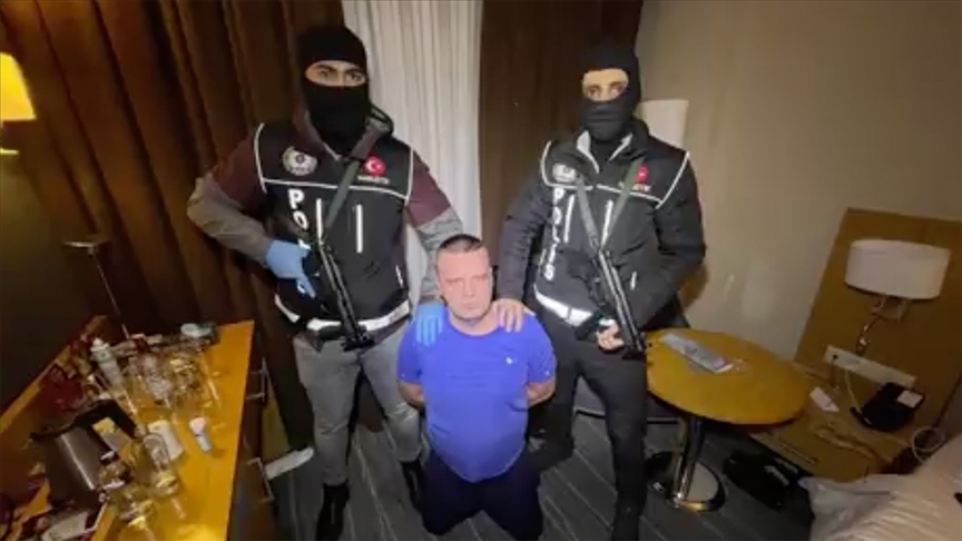 FLAŞ.. FLAŞ.. Kırmızı bültenle aranan uyuşturucu kaçakçısı İstanbul'da yakalandı