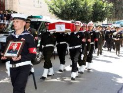 Vatani Görevini Yaparken 48 Yaşında Hayatını Kaybeden Asker Gözyaşlarıyla Toprağa Verildi