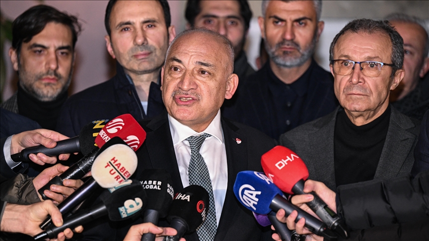 Büyükekşi, tüm liglerdeki maçları süresiz olarak ertelediklerini açıkladı