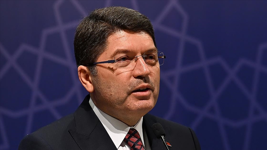 Bakan Tunç, örgüt propagandası ve dezenformasyon içerikli paylaşım yapan kişinin tutuklandığını bildirdi