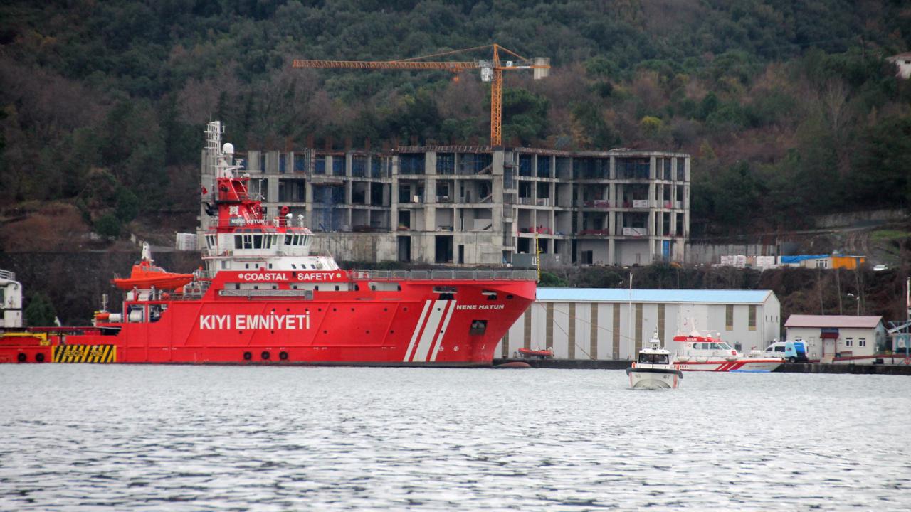 Zonguldak'ta batan geminin kayıp 7 personeli arama çalışmaları sürüyor
