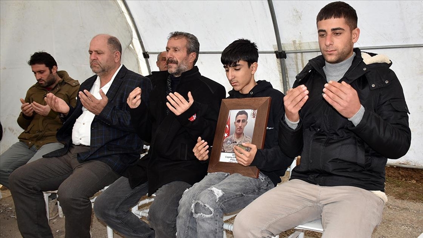 Şehit Erenoğlu, arkadaşlarını yalnız bırakmamak için gazi olduktan sonra görevine dönmüş