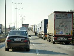 Kapıkule'de 13 Kilometrelik Tır Kuyruğu Oluştu