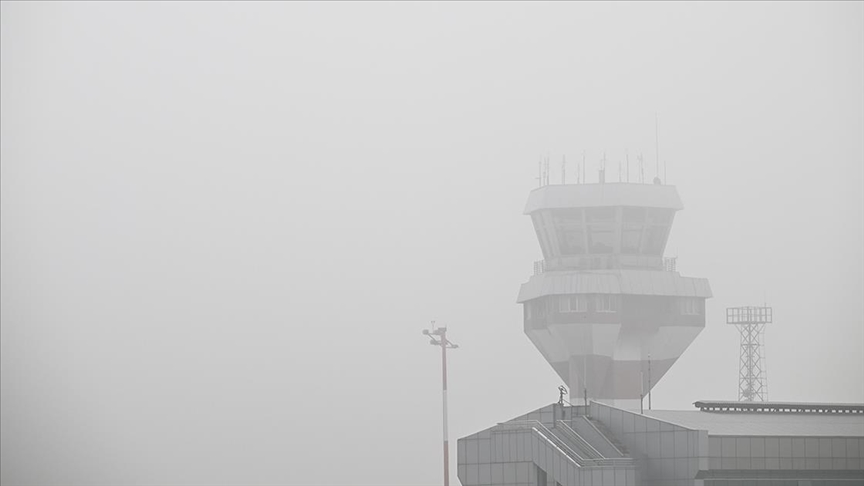 İzmir'de de uçak seferlerine sis engeli