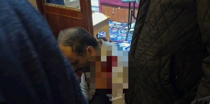 Fatih Camisi imamı ve cemaatten bir kişi bıçaklı saldırıda yaralandı