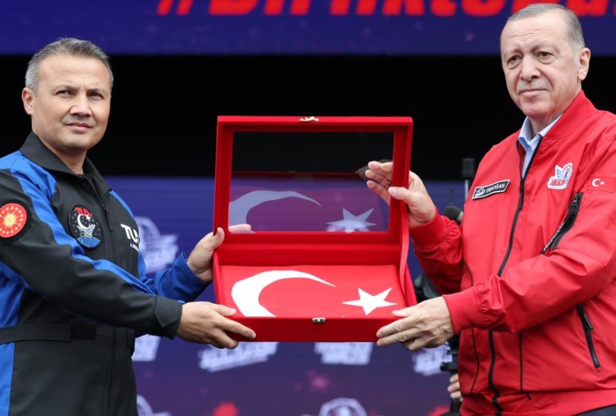 Cumhurbaşkanı Erdoğan'dan Milli Uzay Programı paylaşımı