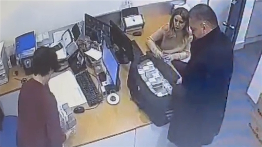 Tutuklu Sanık Erzan, kendisine verilen paralardan hangi müştekinin ne kadar aldığının ortaya çıkarılmasını istedi