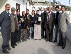 'kadın Çiftçiler Yarışıyor' Bilgi Yarışmasının Birincileri Cep Telefonu İle Ödüllendirildi