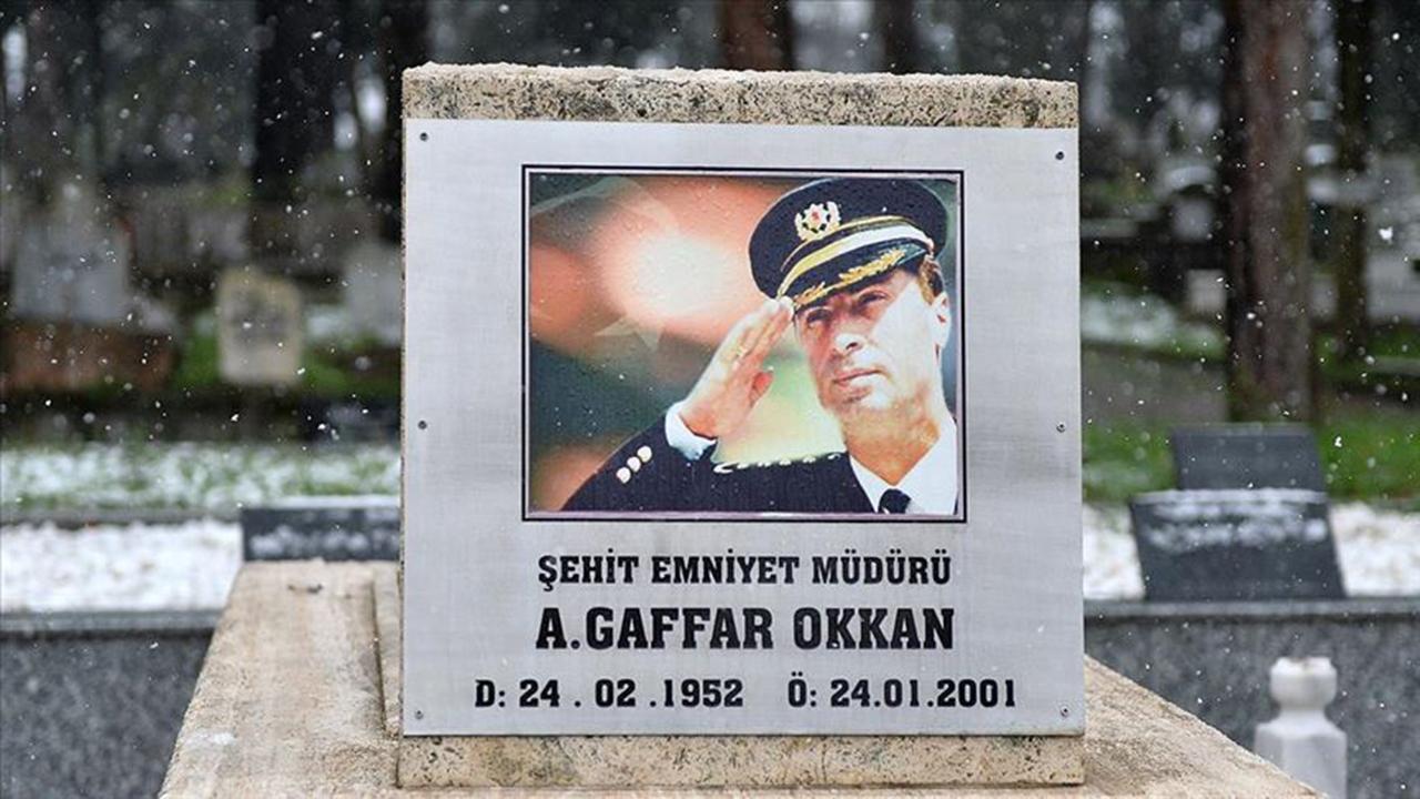 Şehit Emniyet Müdürü Ali Gaffar Okkan mezarı başında anıldı