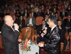 Nevruz'da Müzisyen Çaldı, Protokol Oynadı, Halk Alkışladı