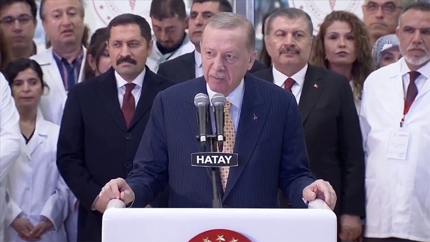 Erdoğan: Amacımız depremzede şehirlerimizi yeniden ayağa kaldırmaktır