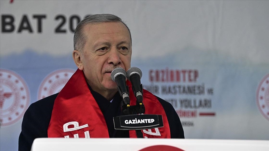 Erdoğan: Deprem şehirlerimizi ayağa kaldırana kadar durup dinlenmeyeceğiz