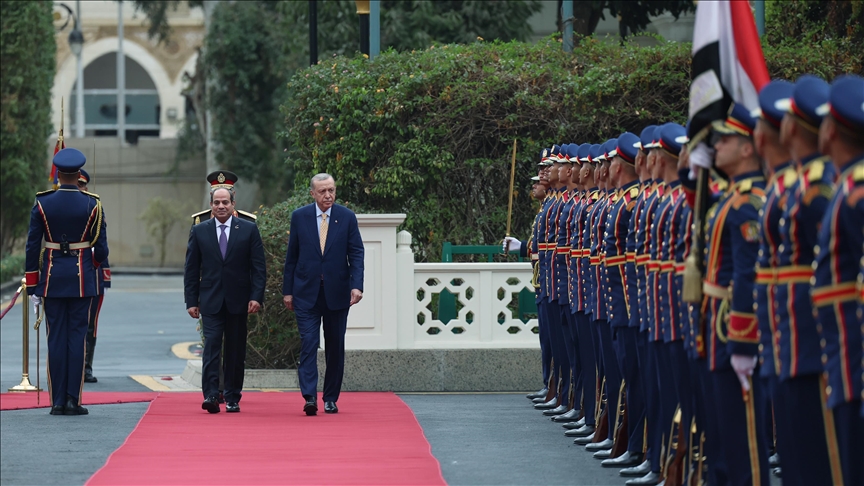 Cumhurbaşkanı Erdoğan Mısır'da resmi törenle karşılandı