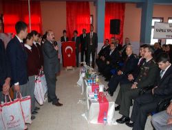 Kızılay Tufanbeyli'de 199 Öğrenciye Mont Ve Ayakkabı Dağıttı