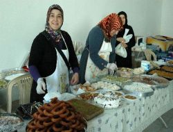 Osmaniye'de Kız Öğrenciler Yararına Kermes Açıldı