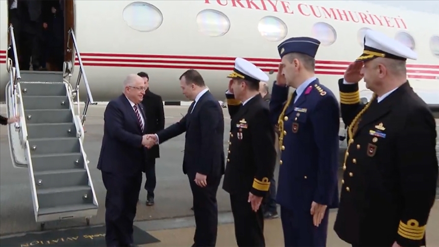Milli Savunma Bakanı Güler, resmi ziyaret için İngiltere'ye gitti