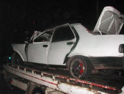 Otomobil Kamyona Arkadan Çarptı: 1 Ölü