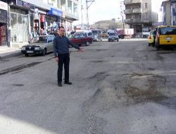 Yollarda Oluşan Çukurlar Sürücüleri Zora Sokoyur