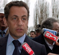 Sarkozy Hezimete Uğradı!