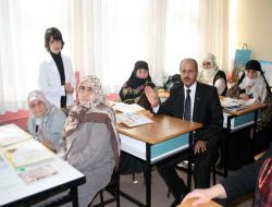 Okuma-yazma Öğrenen Altın Kazanıyor