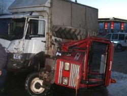 Yola Ters Şeritten Giren Traktör Sürücüsü Kazaya Sebep Oldu: 2 Yaralı