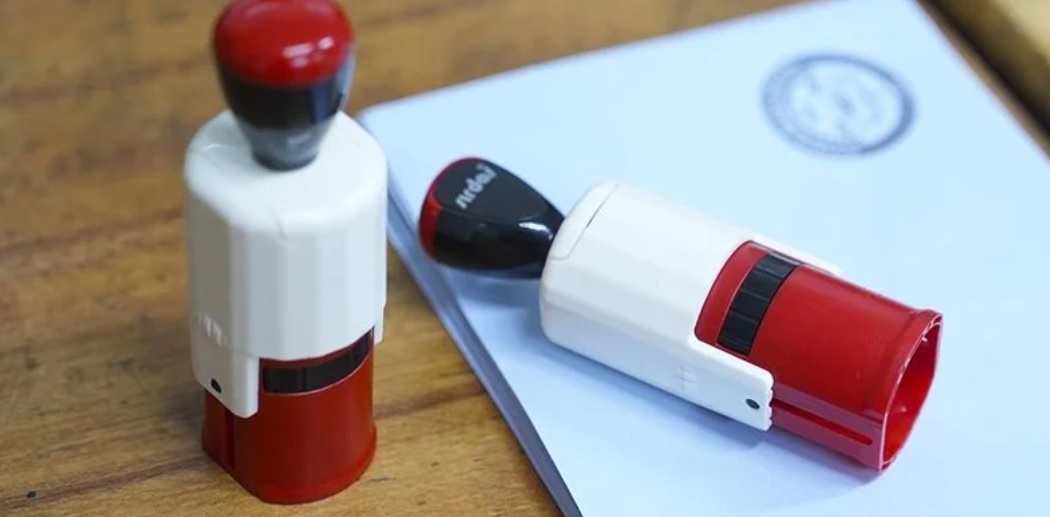 ..Siyasiler oylarını kullanıyor..