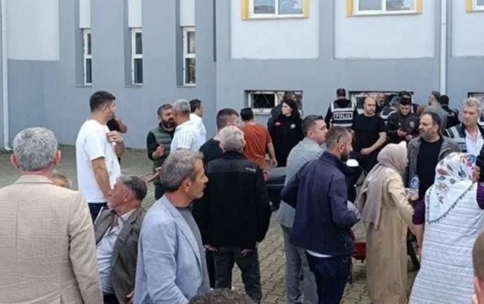 Sakarya'da seçim merkezinde çıkan kavgada 3 şüpheli gözaltına alındı