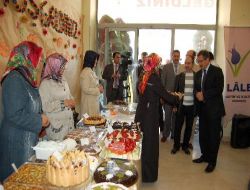 Gönüllü Bayanlardan İhtiyaç Sahibi Öğrencilere Kermes