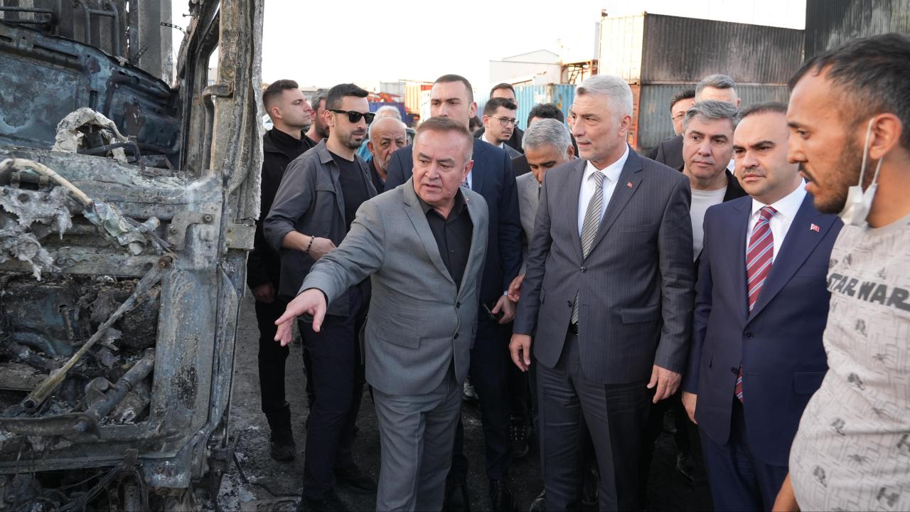 Bakanlar Kacır ve Bolat Ankara'daki yangın sahasını ziyaret etti