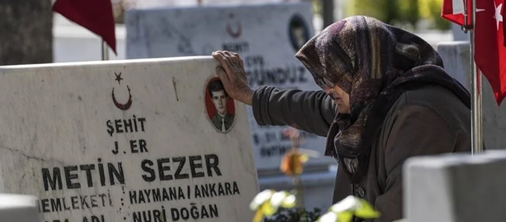 Şehitliklerde hüzünlü bayram arifesi