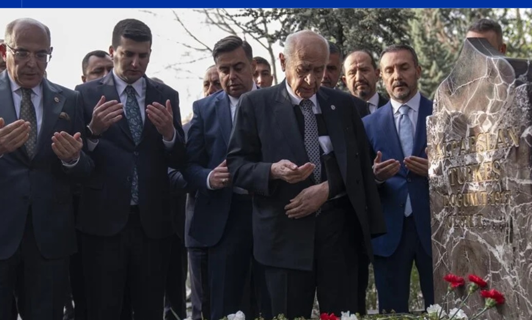 MHP Genel Başkanı Bahçeli, Alparslan Türkeş'in kabrini ziyaret etti