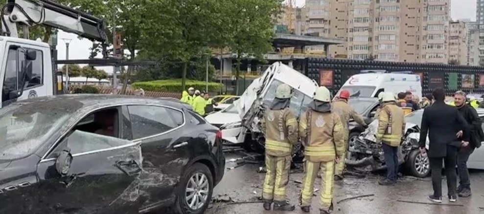 Beşiktaş'ta 7 aracın karıştığı zincirleme kaza meydana geldi
