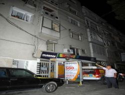 Böcek İlacı İçip Beşinci Kattan Atladı