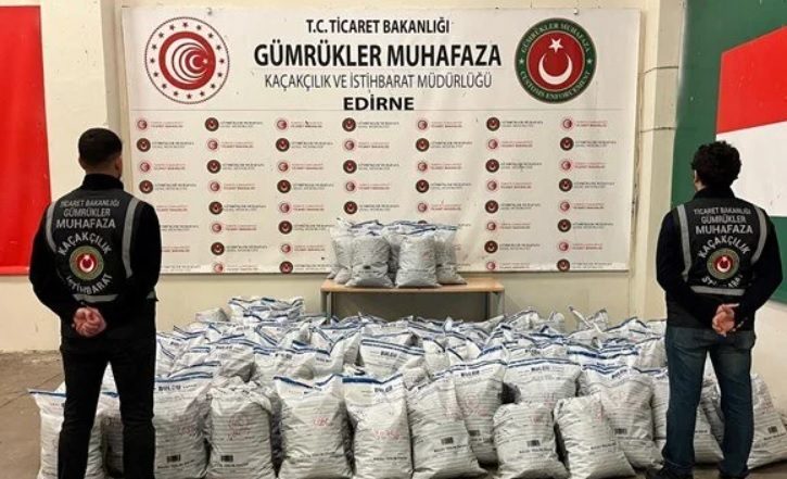 Kapıkule'de TIR'da 370 kilogram esrar ele geçirildi