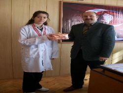 Gümüş Madalya Alan Ayten Memiç Okul Müdürlüğü Tarafından Ödüllendirildi