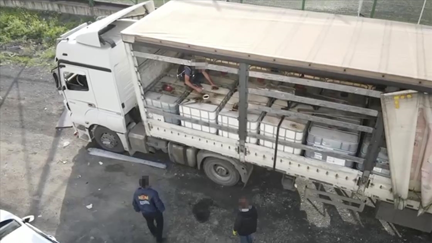 İstanbul'da kaçak tütün operasyonunda sahte akaryakıt da ele geçirildi!