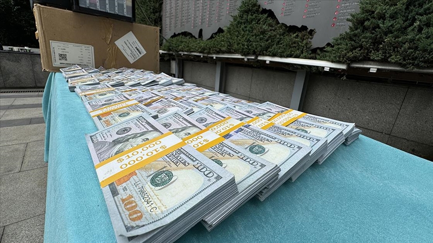 İstanbul'da düzenlenen operasyonlarda sahte 1,5 Milyon Dolar ele geçirildi