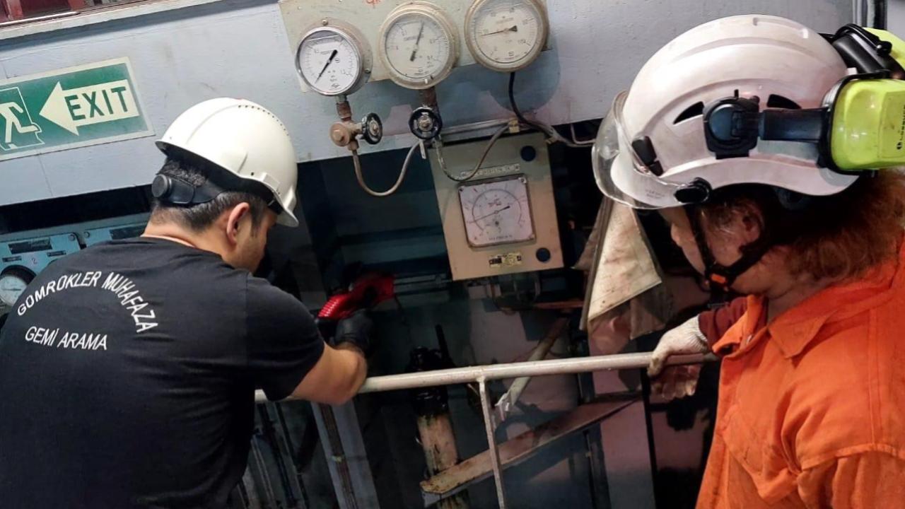 Aliağa Limanı'nda piyasa değeri 1,5 milyon lira olan kaçak akaryakıt ele geçirildi