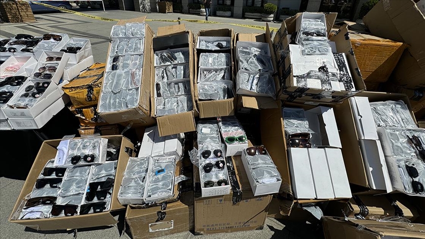 İstanbul'daki kaçakçılık operasyonunda çok sayıda gözlük ve saat ele geçirildi!