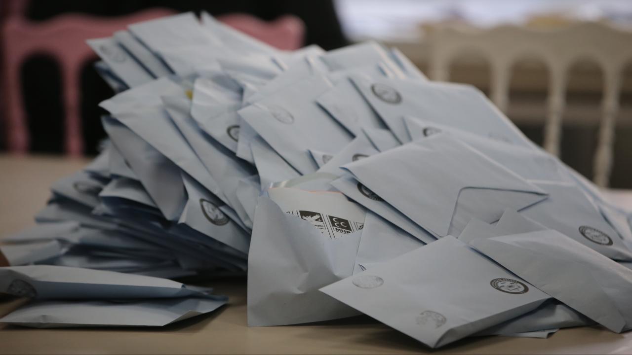 3 ilçe ve 4 beldede seçim yenilendi: Yayın yasağı kaldırıldı