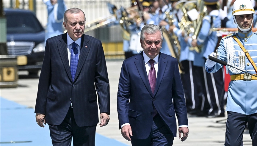 Erdoğan, Özbekistan Cumhurbaşkanı Mirziyoyev'i resmi törenle karşıladı