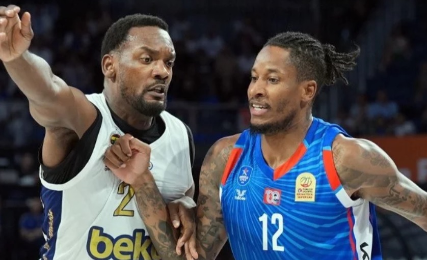 Fenerbahçe dev serinin ilk maçında Anadolu Efes'i devirdi