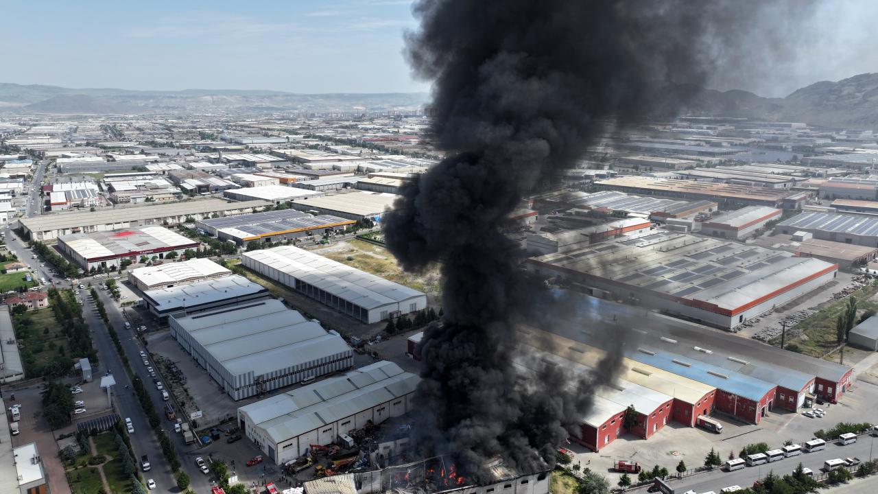 Kayseri'de ambalaj fabrikasında çıkan yangın kontrol altına alındı