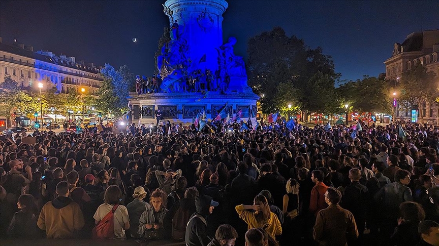 Erken yerel seçime giden Fransa'da solculara "aşırı sağa karşı birlik olma" çağrısı