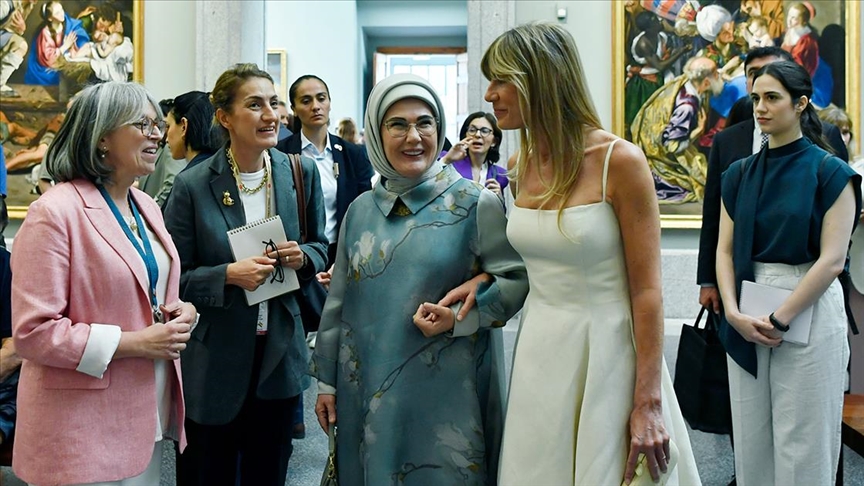 Emine Erdoğan, İspanya Başbakanı'nın eşi Fernandez ile Madrid'deki Prado Müzesi'ni ziyaret etti