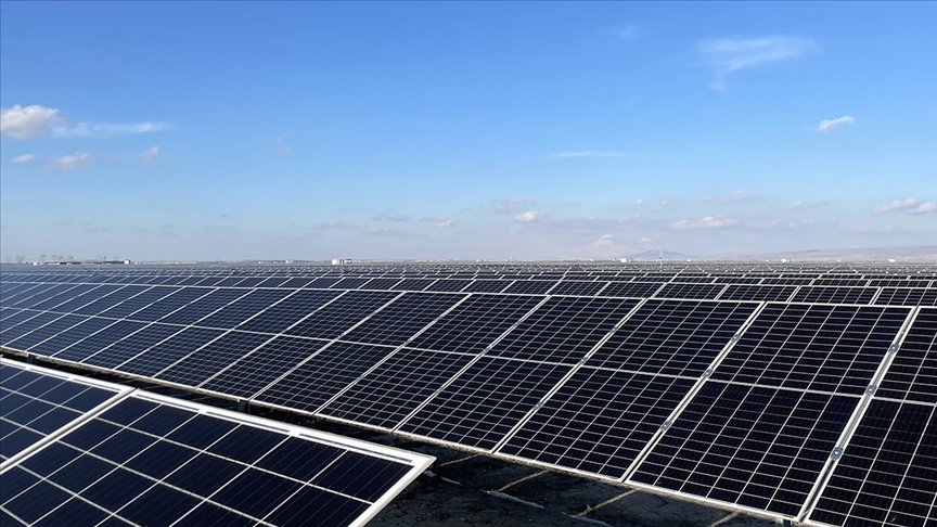 Bakan Bayraktar, Kurban Bayramı'nın ilk gününde güneşten elektrik üretiminde rekor kırıldığını bildirdi
